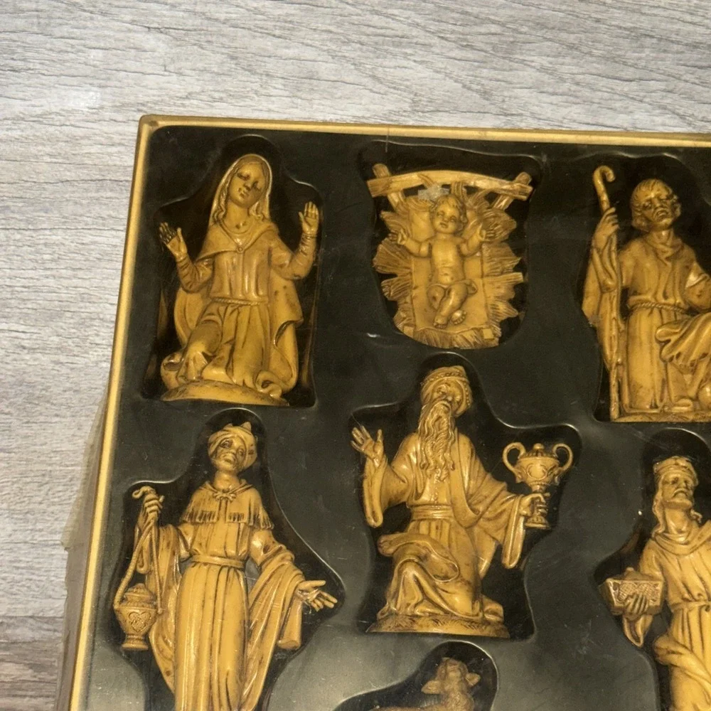 Vintage 11 Pieces Nativity Set with Original Box made in Taiwan